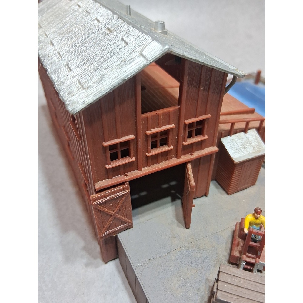 HO SCALE TRAIN SIDING FOREST LUMBER COMPANY DIORAMA BUILDING WORKING SWITCHES - Picture 7 of 13